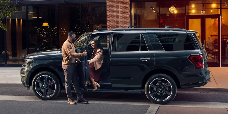 7 Passenger Ford Expedition Limo Service | Premium Group Travel Experience