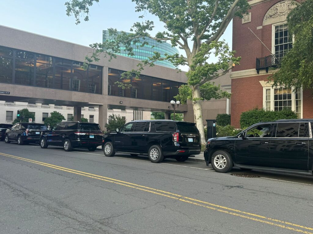 Ridgefield CT to LGA Limo Service | Luxury Airport Transfer – IQ Transportation